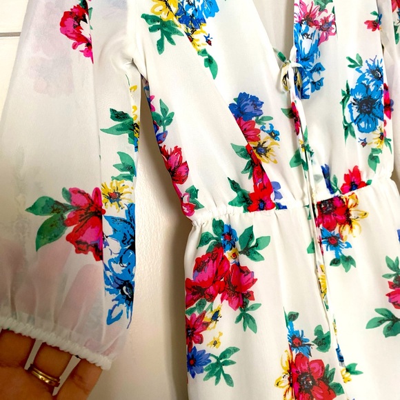 LOVE TREE FLIRTY FLORAL PRINT 3/4 SLEEVE ROMPER SIZE MEDIUM 🌟EUC🌟 - Picture 3 of 16